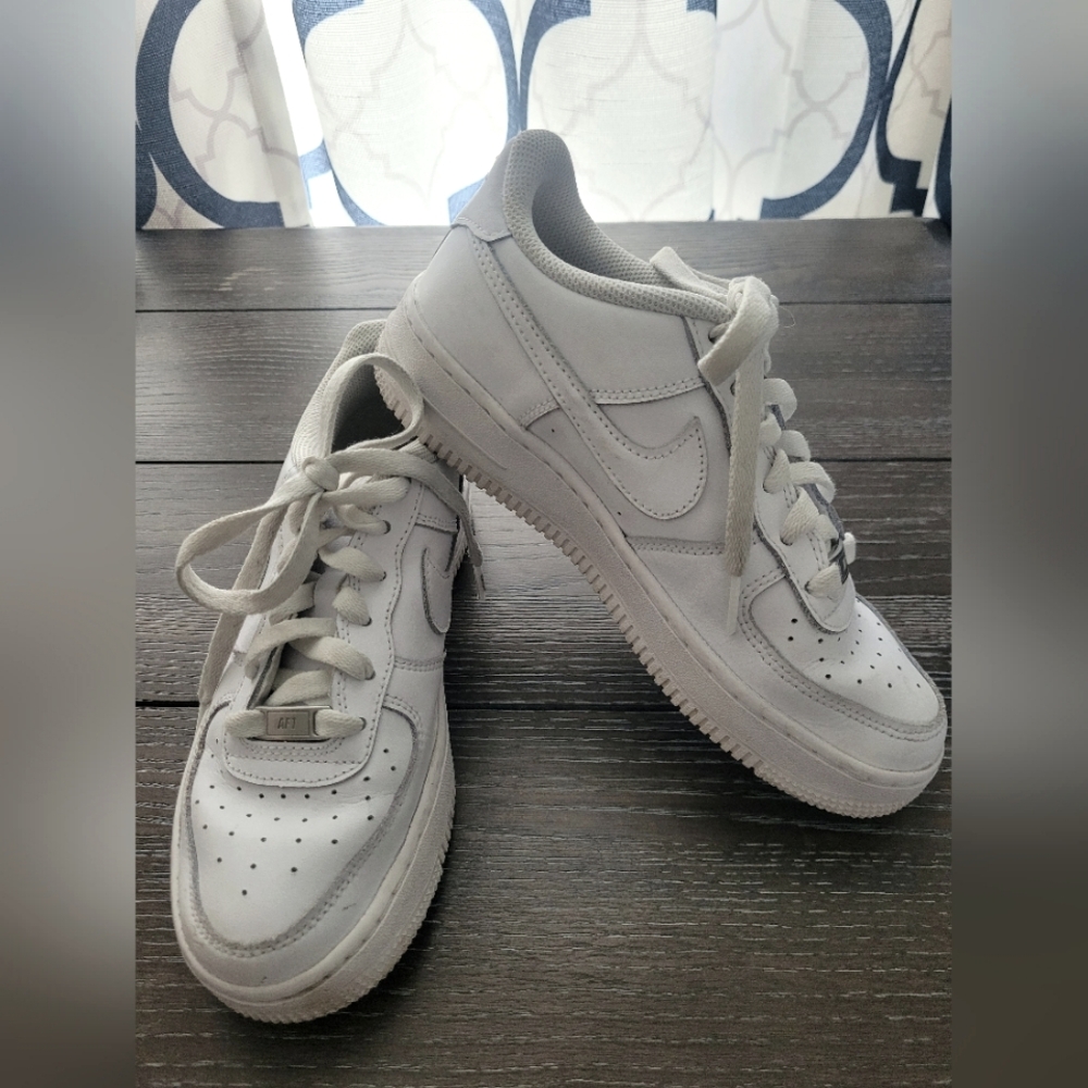 NIKE Air Force 1 triple white on white low top sneakers